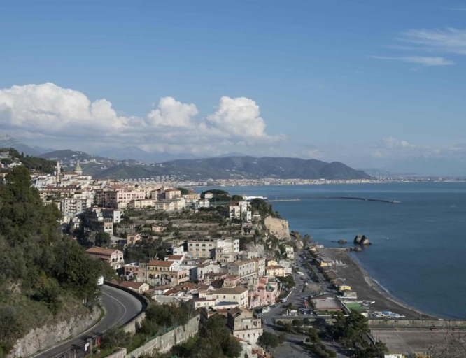 Others 5, La Suite 48, Salerno