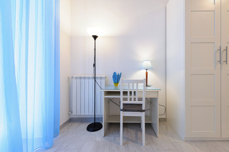 Bedroom 2, Via Aniello Falcone 72b, Napoli