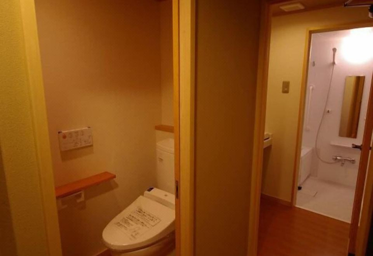 Bathroom 2, Kamogawakan, Kyoto