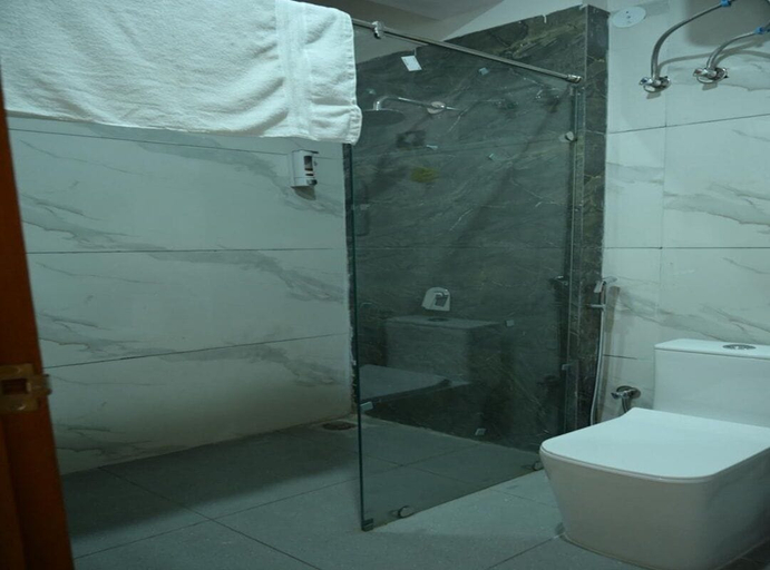 Others 2, Hotel Deep Khirsu, Garhwal