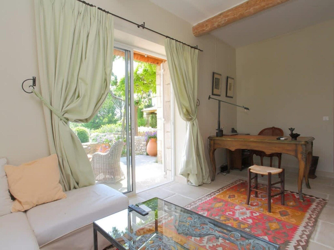 Others 2, Country house with swimming pool, Vaucluse