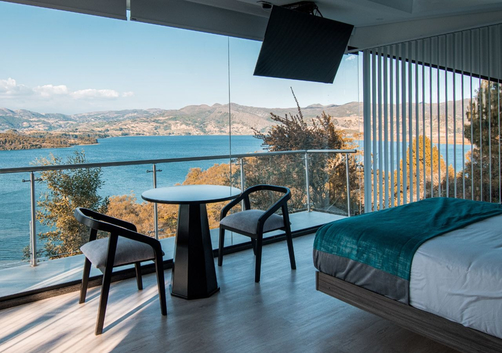 Others 5, Entre Islas Lodge, Aquitania