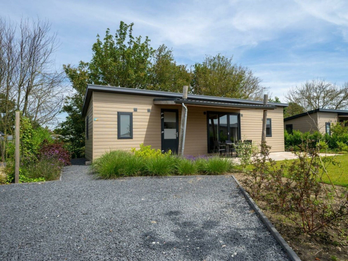 Others 2, Holiday Home in Bovenkarspel With Terrace, Stede Broec