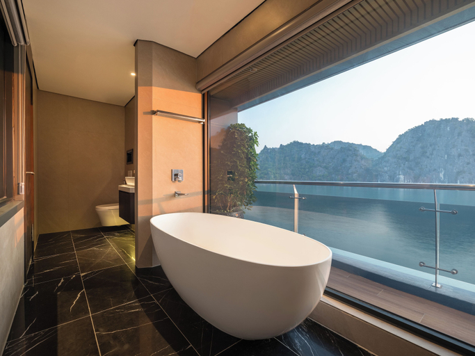 Bathroom 4, Doris Cruise, Hạ Long