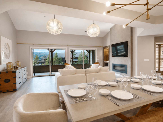 Others 4, 3 BR Penthouse With Lake Views Near Gozzer, Kootenai