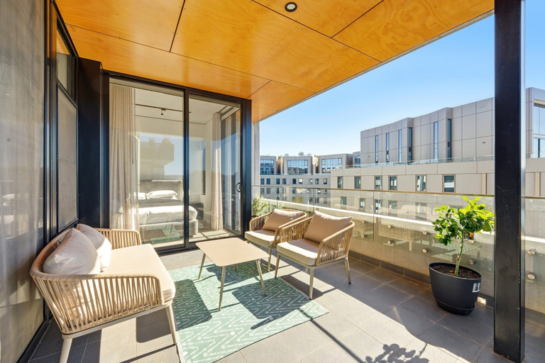 Others 3, Tranquil 2-bed With Water View, Canberra