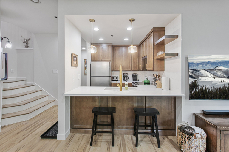 Others 4, Mountain Escape With Loft & Private Deck 2 Bedroom Condo, Summit