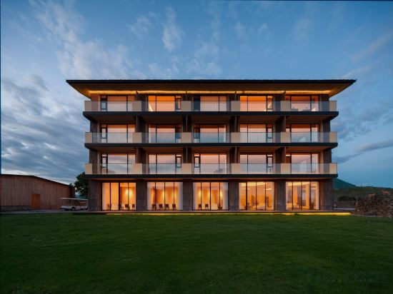 Others 3, Ten-Mile Snow Mountain Luxury Lodge, Dêqên Tibetan