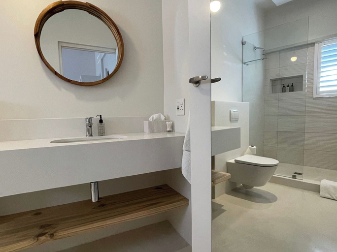 Bathroom 4, Plett Beachfront Accommodation, Eden