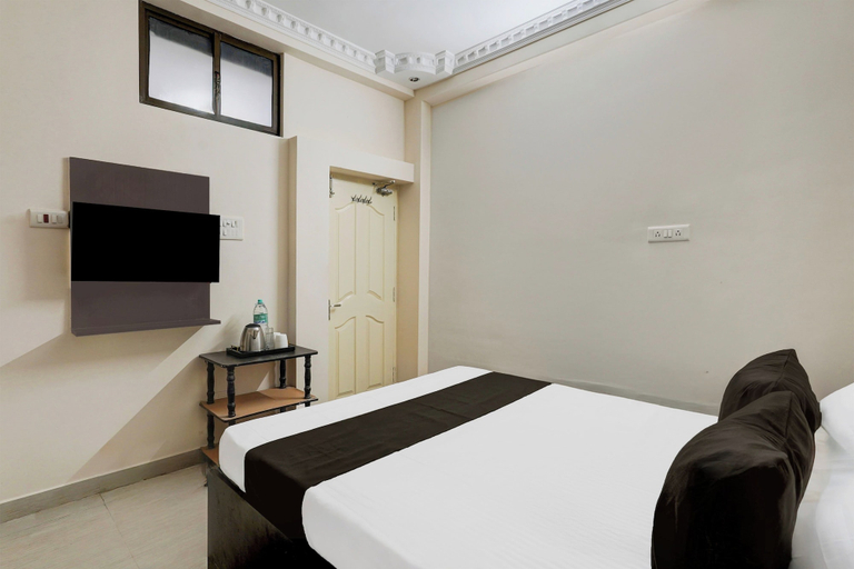 Others 3, Hotel O Janappanchatram, Thiruvallur