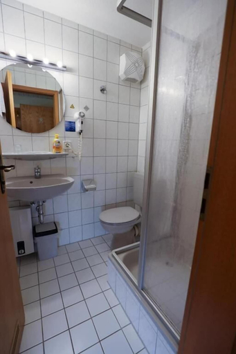 Bathroom 5, Hotel Kambeitz, Rastatt
