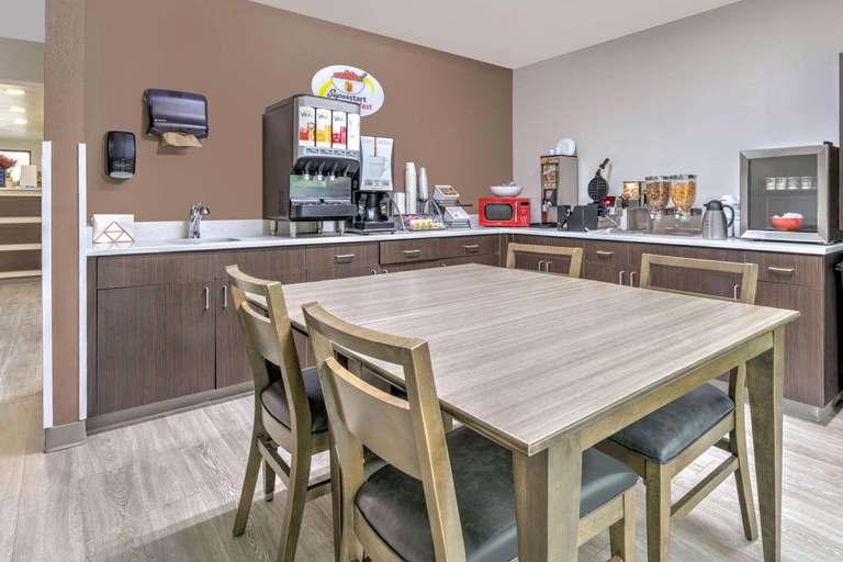 Food & Drinks 5, Super 8 By Wyndham Waxahachie Tx, Ellis