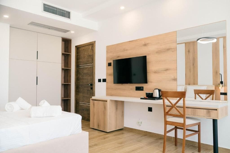 Others 2, Hotel Velmare