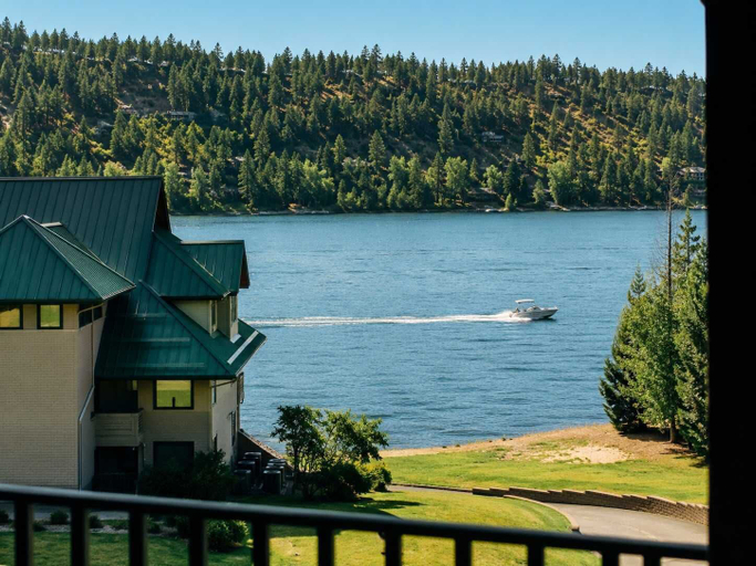 Others 1, 3 BR Penthouse With Lake Views Near Gozzer, Kootenai