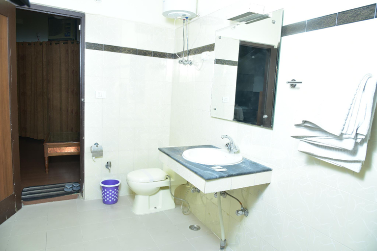Others 3, Hotel Shraddha, Reasi