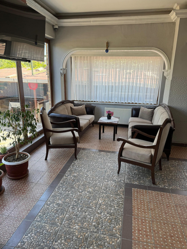 Others 2, Aslanlar otel, Merkez