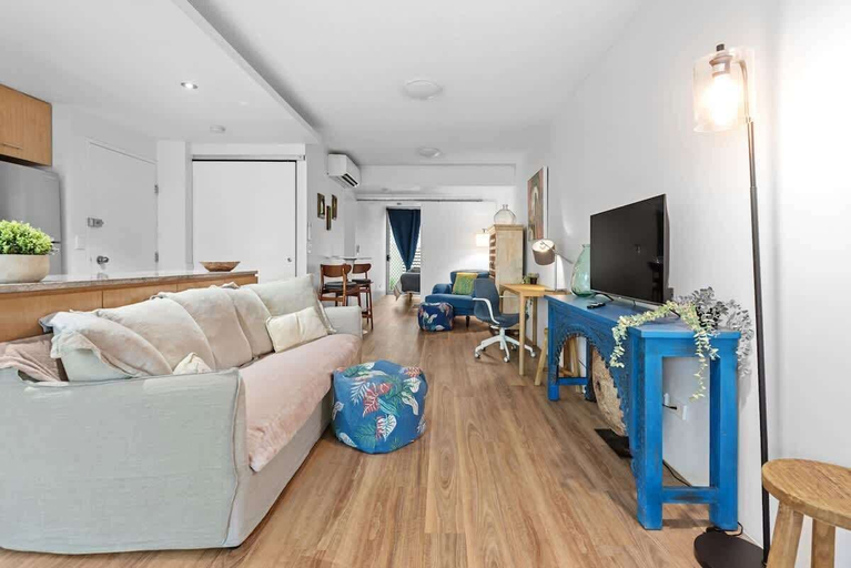 Others 3, Hustle & Bustle! 2 Bed/1bath/1car/pool ~ Teneriffe, Newstead