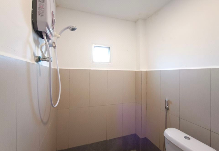 Bathroom 5, Shoreline Guesthouse 海岸线客栈, Semporna