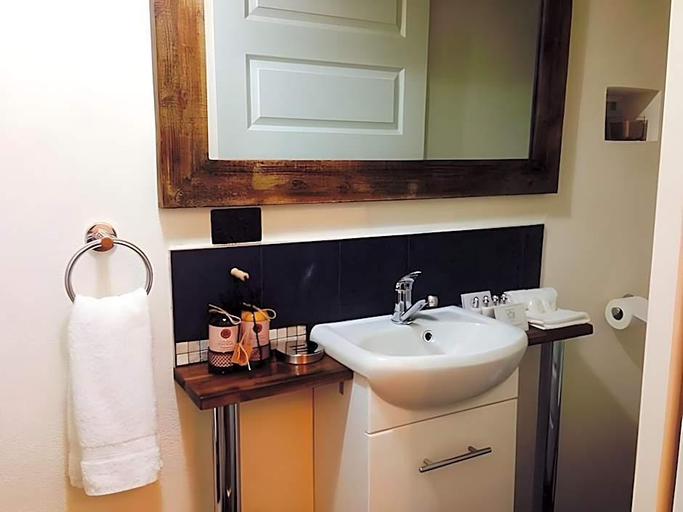 Bathroom 3, Jones On Wilson Boutique Bed and Breakfast, Burnie - Pt A