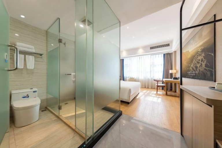 Bathroom 5, Huace American Hotel (Shenzhen Longgang Shuanglong Subway Station), Shenzhen