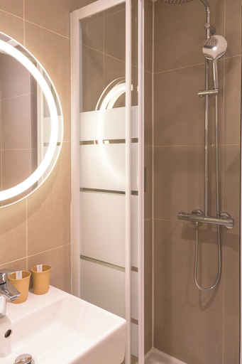 Bathroom 4, Hotel Frochot Montmartre, Paris