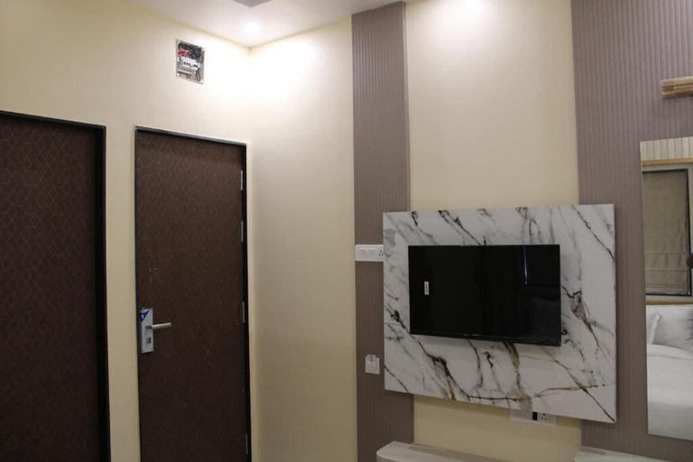 Others 4, HOTEL VEERATN, Kolhapur