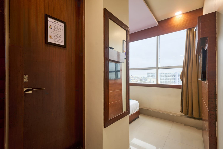 Others 4, Empire Suite, Mumbai Suburban