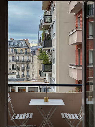 Others 3, Celine 8, Paris