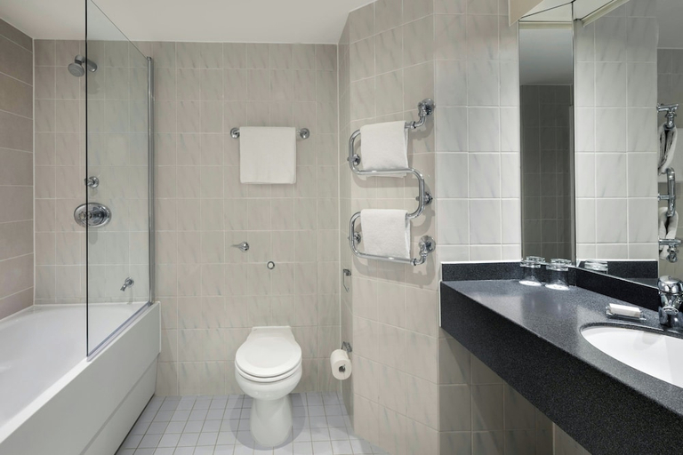 Bathroom 4, Delta Hotels by Marriott Newcastle Gateshead, Gateshead