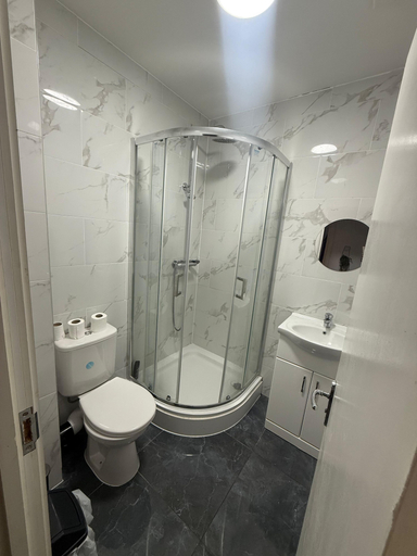 Others 5, 2 Bedroom Apartment With Balcony, Double Bed & Single Bed in Living Room, Bournemouth