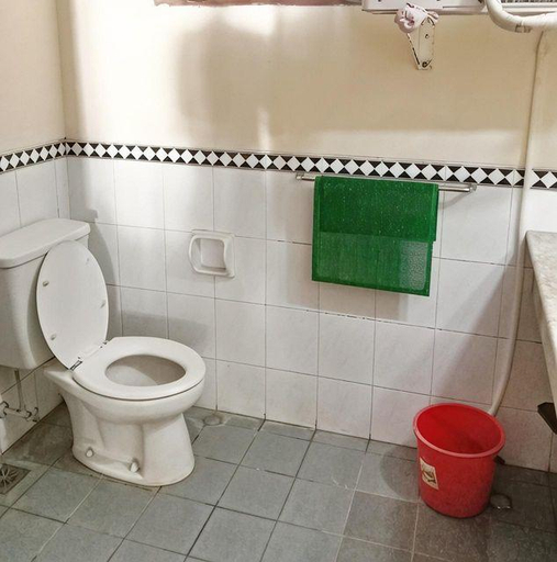 Bathroom 5, Kondominium Pantai Carita Selatan, Serang