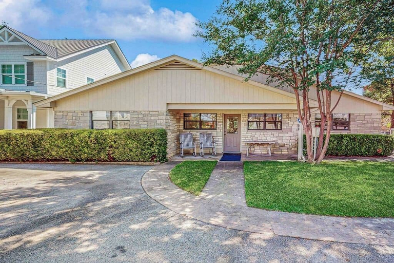 Others 1, Spacious Lakefront Home With Water Views, Wifi & Private Washer/dryer, Llano