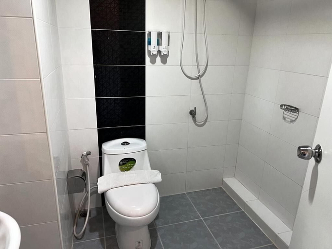 Bathroom 4, River Grand Hotel Hat Yai, Hat Yai