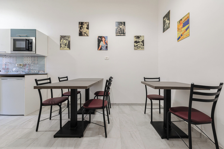 Others 4, Via Aniello Falcone 72b, Napoli