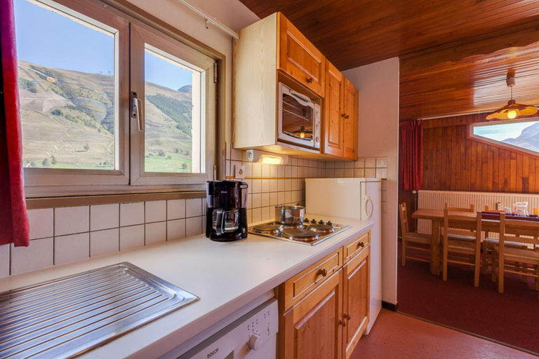 Others 5, Cosy Apartment 150 m From ski Slopes, Isère