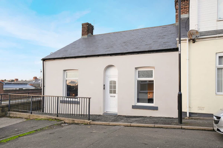 Others 4, Sunderland 3BR Retreat Sleeps 6 by Stay With Us, Sunderland