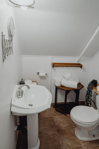 Others 2, Auberge Augustin, Les Pays-d'en-Haut