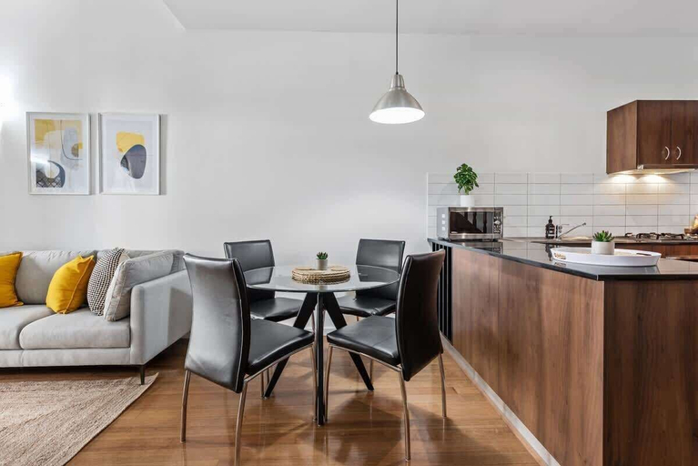 Others 3, Hipster Loft! ~ 1bed/study/1bath/balconies/1car, Newstead