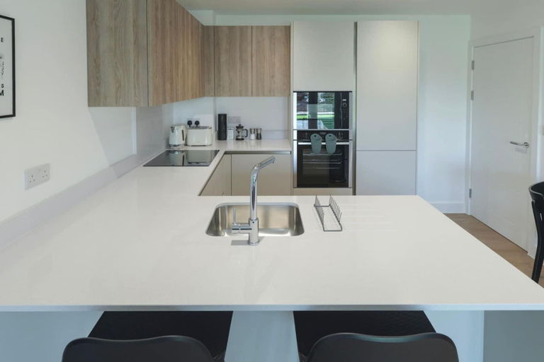 Others 2, Luxury Manchester Apartment - Blue, Stockport