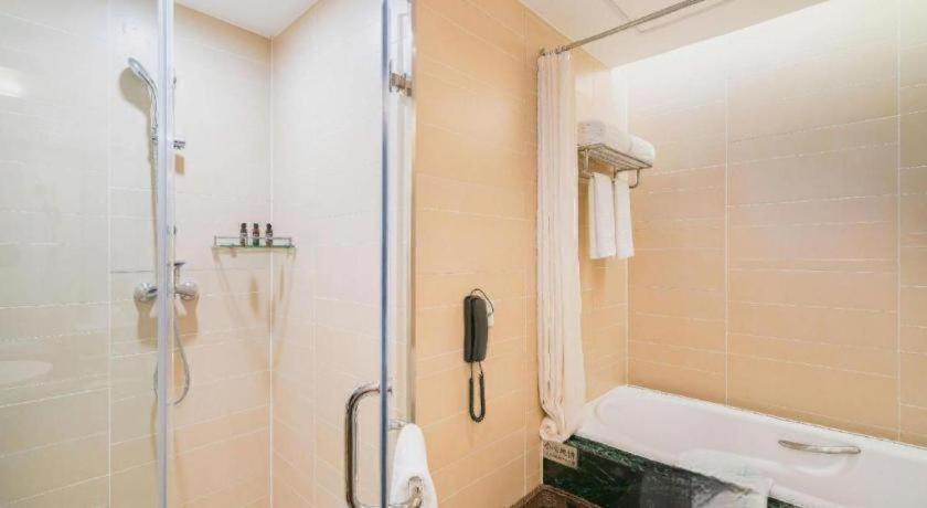 Bathroom, Broadcasting Tower Beijing Hotel, Beijing
