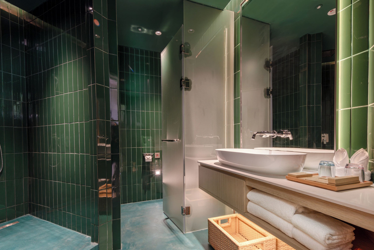 Bathroom 5, Jingju Hotel Shenzhen, Shenzhen