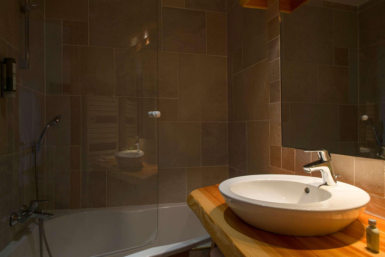 Bathroom 4, Chalet-Hôtel Neige et Roc, The Originals Relais, Haute-Savoie