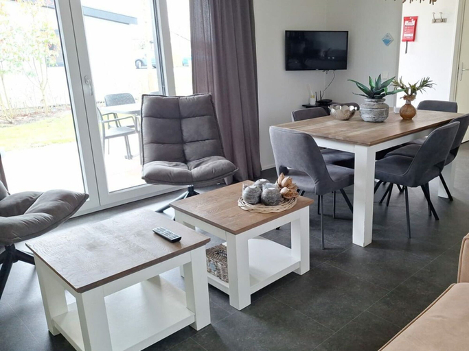 Others 5, Holiday Home in Bovenkarspel With Terrace, Stede Broec