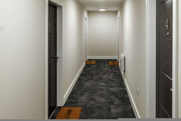 Others 4, Luxury Manchester Apartment - Blue, Stockport
