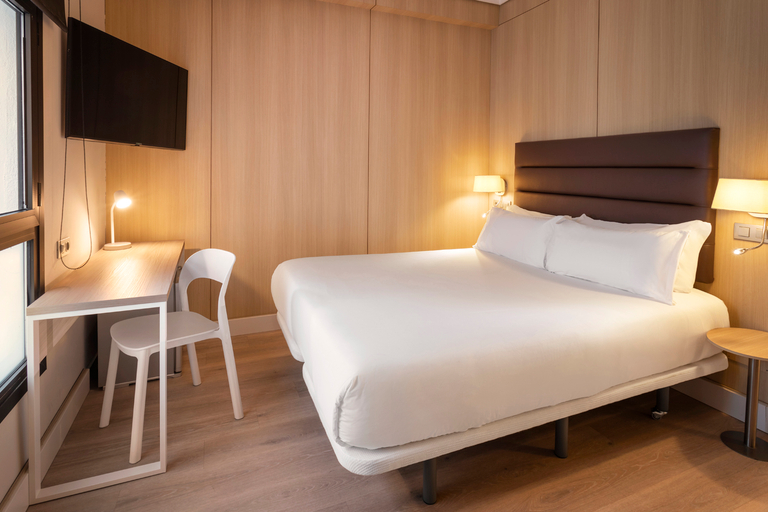 Bedroom 3, B&B HOTEL Vitoria General Álava, Álava