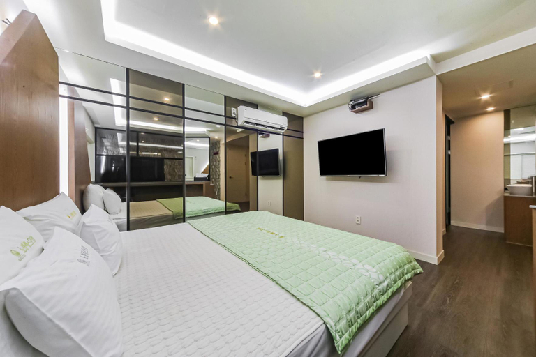 Bedroom 2, Busan Yonghodong Noblesse, Nam