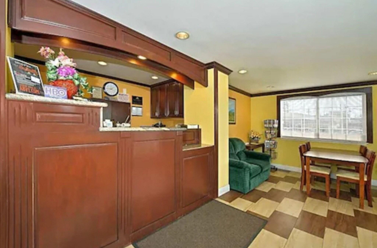 Public Area 3, America's Deluxe Inn, Yuba