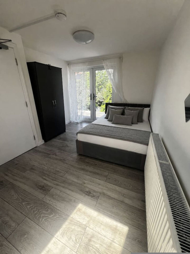 Others 2, Shared House for Contractors Relocations 4bed 3bath, London