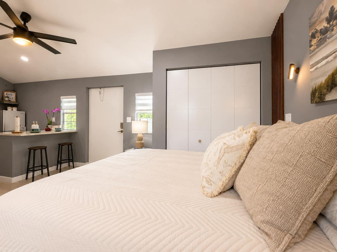 Others 5, Cozy Escape Free Parking Private Patio, Broward
