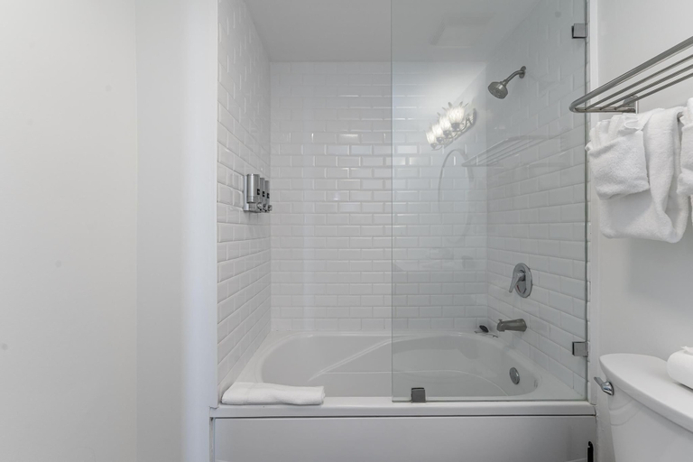 Others 5, Sunset Suite Skyline Views King + Twin Sofa Includes Parking, Miami-Dade